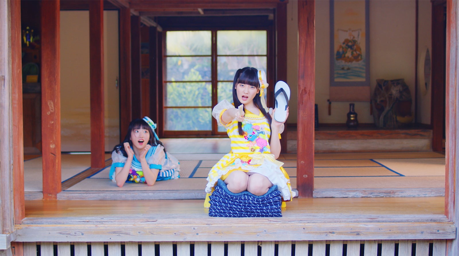 虹のコンキスタドール「サマーとはキミと私なりっ！！」MVより（提供写真）