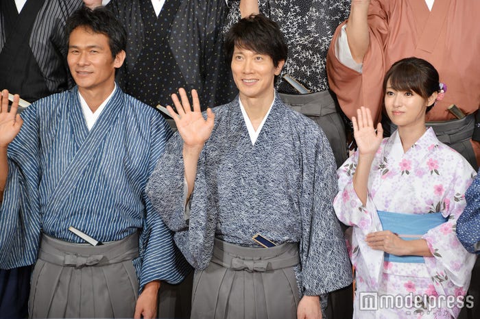 (左より)伊原剛志、佐々木蔵之介、深田恭子(C)モデルプレス