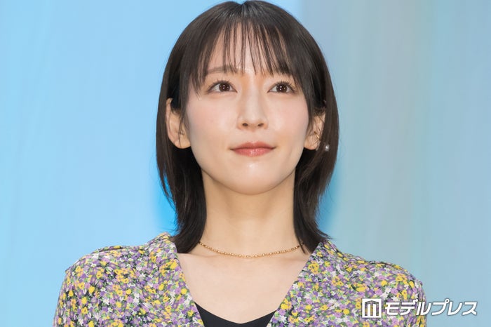 吉岡里帆、美デコルテちらりのドレス姿 パスポート紛失で起きた悲劇明かす「思い出まるっと失うよ」【ファーストキス　1ST KISS】