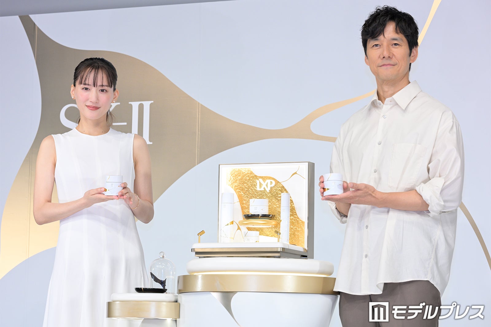綾瀬はるか、西島秀俊（C）モデルプレス