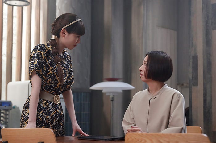 福原遥、松雪泰子「マル秘の密子さん」第4話より(C)日本テレビ