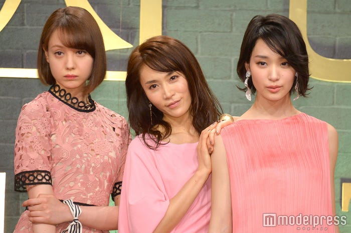 (左から)トリンドル玲奈、山口紗弥加、剛力彩芽(C)モデルプレス