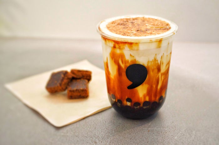 焦がし黒糖タピオカラテ／画像提供：株式会社ティーカンパニー