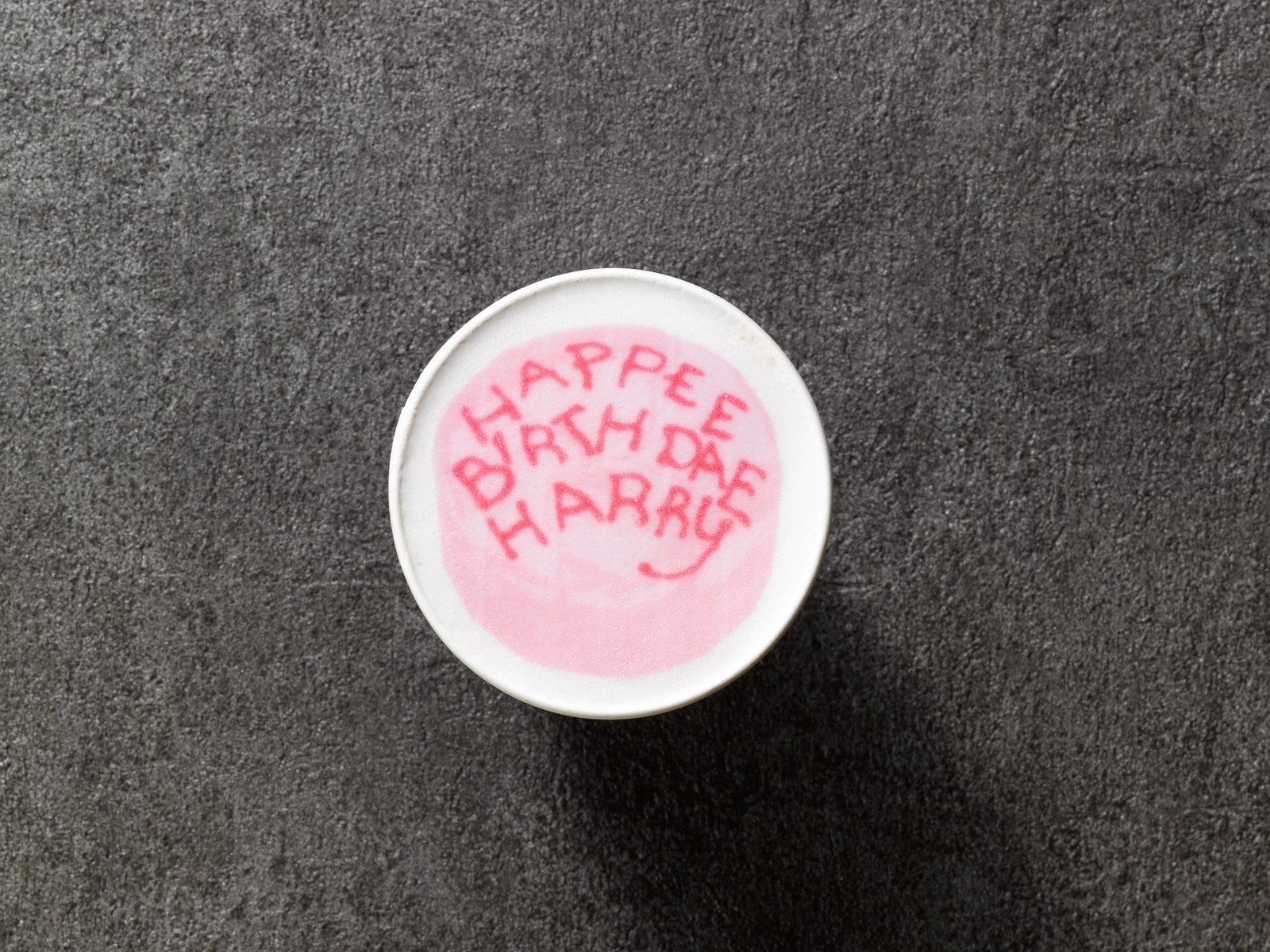 カフェラテアートコレクション ～ハグリッドのバースデーケーキ～　750円（税込）／提供画像