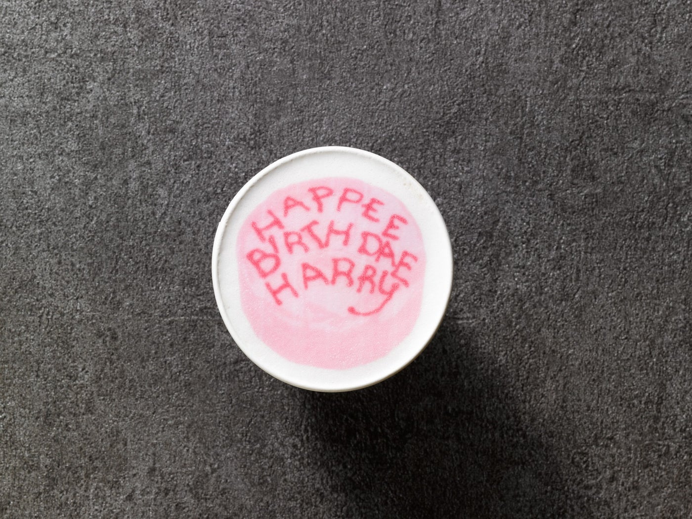 カフェラテアートコレクション ～ハグリッドのバースデーケーキ～　750円（税込）／提供画像