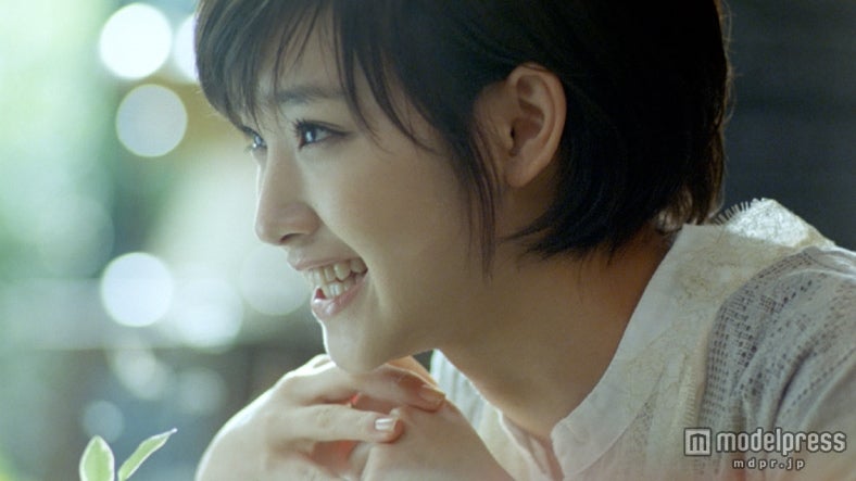 剛力彩芽／新CM「auスマートパス アプリ取り放題」篇より