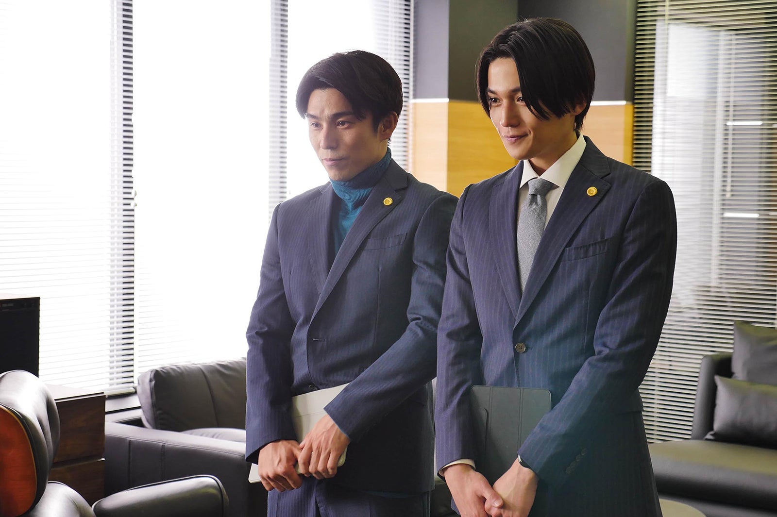 中尾明慶、八木勇征「ハイエナ」第2話より（C）ドラマ「ハイエナ」製作委員会