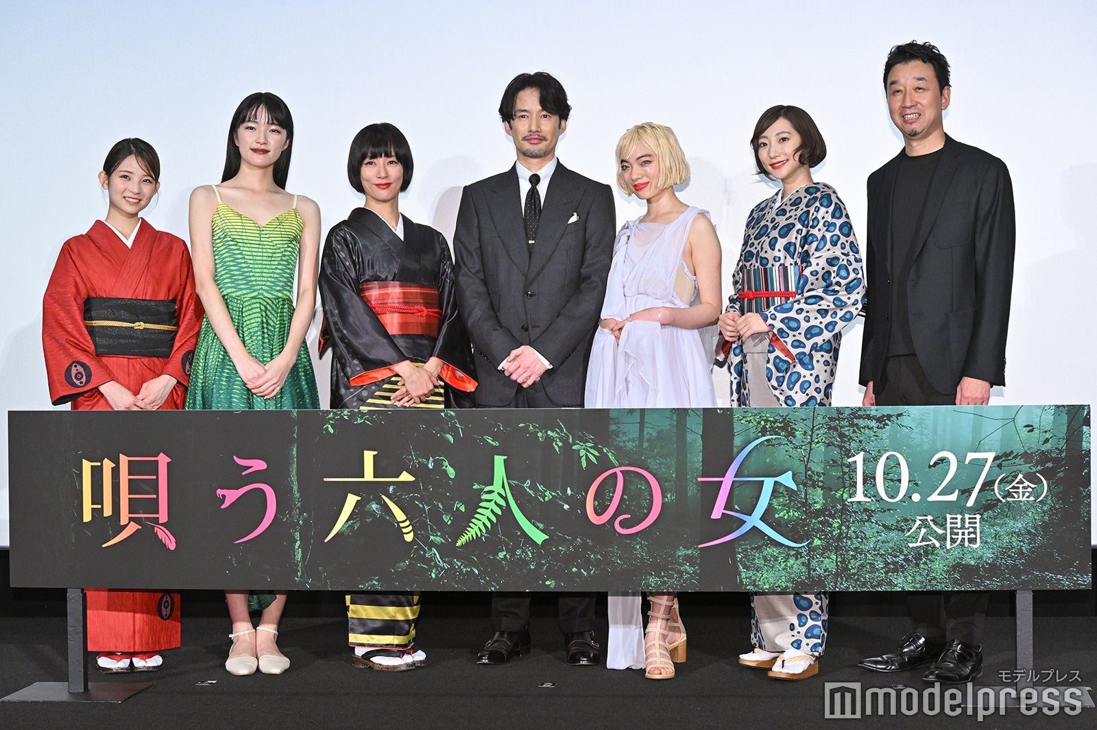（左から）桃果、服部樹咲、水川あさみ、竹野内豊、アオイヤマダ、武田玲奈、石橋義正監督（C）モデルプレス