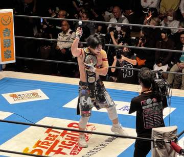 YOHがIWGPジュニア王座V3、ロビー撃破も次はロビー？“人違い”からイーグルスが挑戦要求 12日両国大会で決定的「ぶっつぶしてやる」