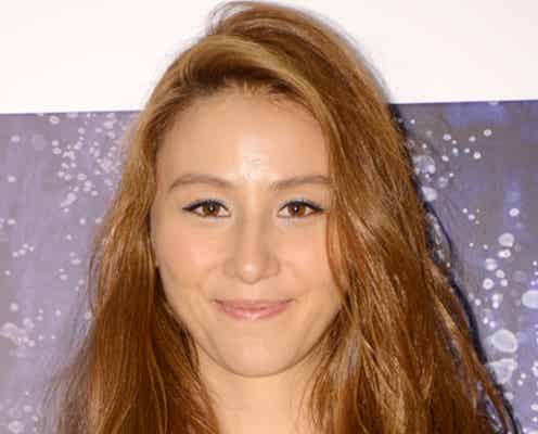 道端カレン、ミニワンピで美脚披露 ストイックなトレーニング法を明かす