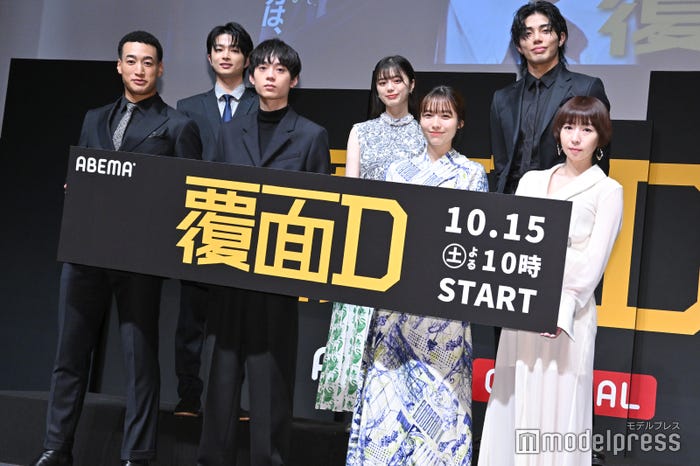 (前列左から)関口メンディーー、水沢林太郎、秋田汐梨、酒井若菜(後列左から)曽田陵介、紺野彩夏、武知海青 (C)モデルプレス