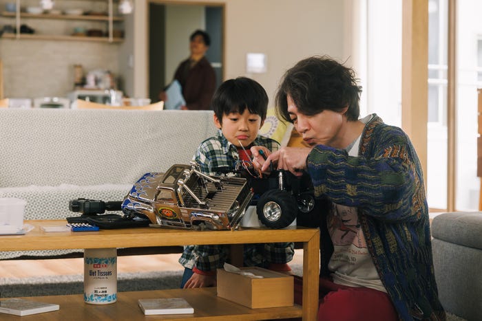 廣末裕理、吉岡秀隆「コタツがない家」最終話より(C)日本テレビ