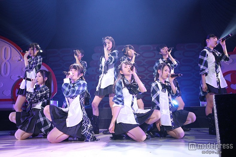 AKB48チーム8、新メンバー＆選抜ユニット楽曲初お披露目 スペシャルゲストも（C）AKS【モデルプレス】