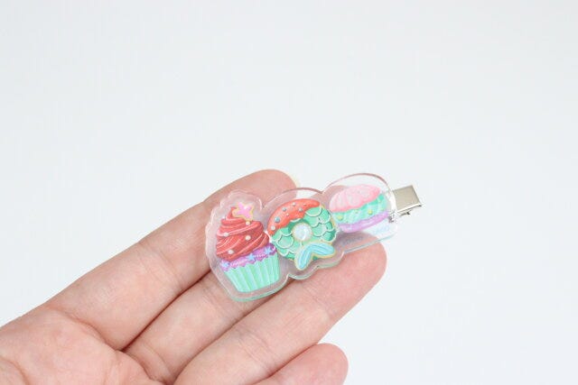 ダイソーのアクリル前髪クリップ