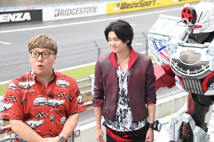 「爆上戦隊ブンブンジャー」より(C)テレビ朝日