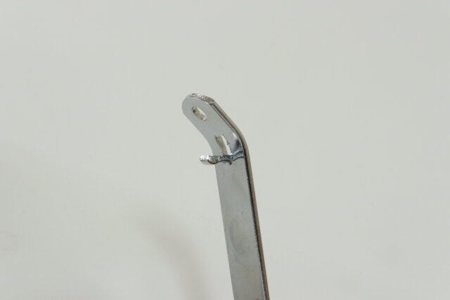 ダイソーの栓抜きになる回転式缶オープナー