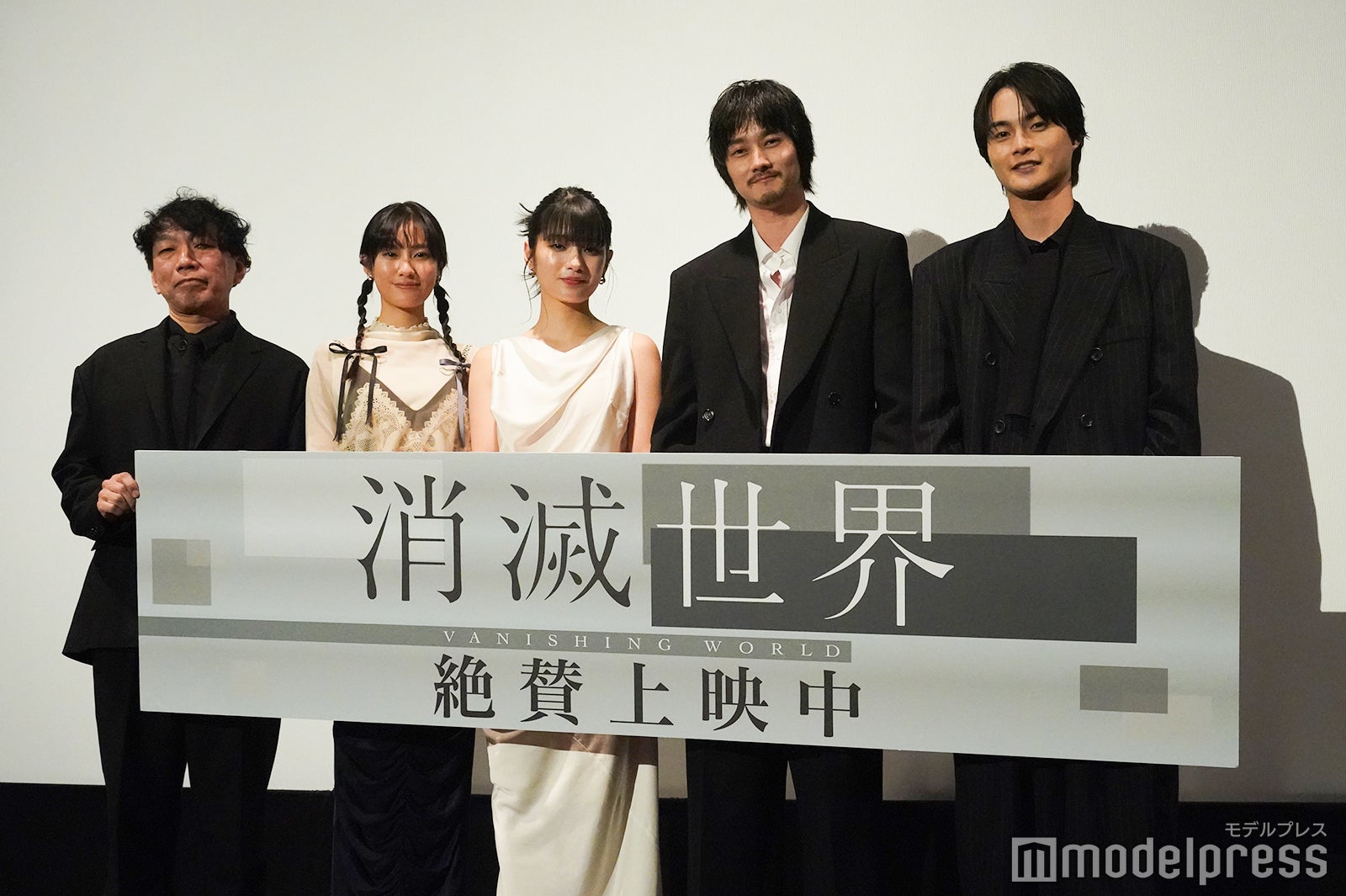 （左から）川村誠監督、恒松祐里、蒔田彩珠、栁俊太郎、結木滉星（C）モデルプレス