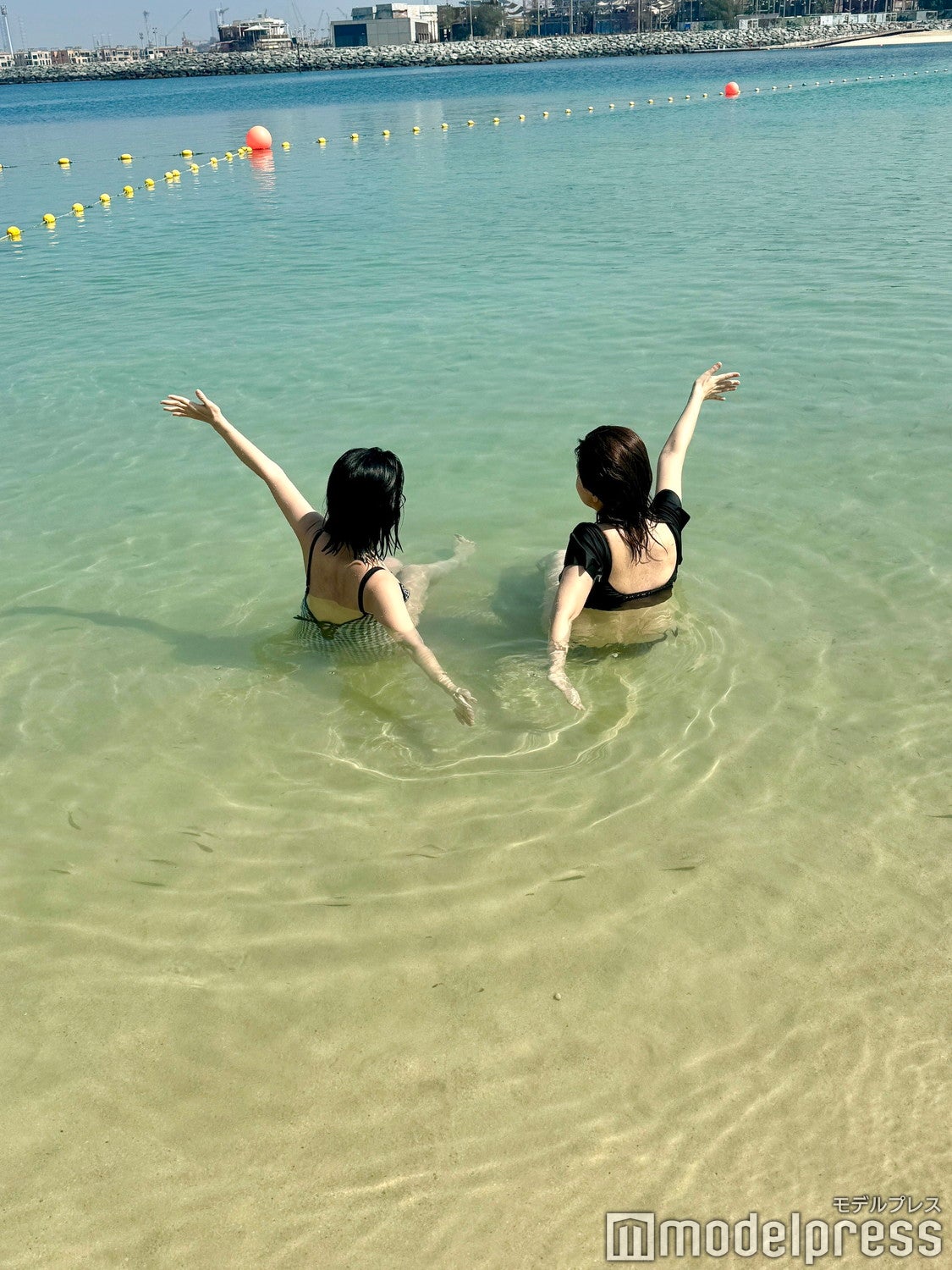 プライベートビーチ（C）モデルプレス