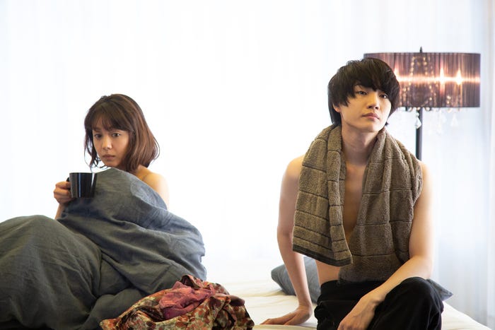 トリンドル玲奈、桜田通/「パーフェクトクライム」第3話より(C)ABCテレビ