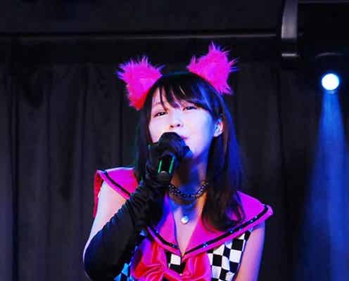 人気モデル、ミニスカート×ニーハイでライブパフォーマンス