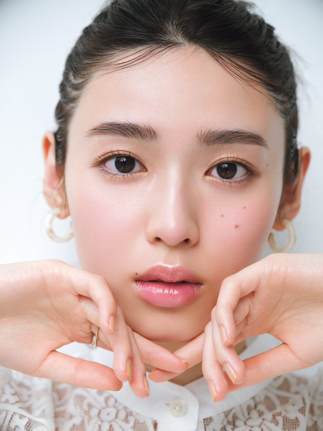 白石聖、魅惑の唇にドキッ “奇跡のぷっくリップ”4変化