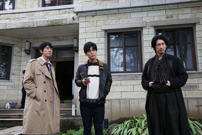 佐々木蔵之介、岩田剛典、ディーン・フジオカ/「シャーロック」第3話より(C)フジテレビ