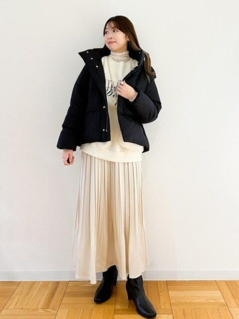 大人のスウェットとスカートのコーデ