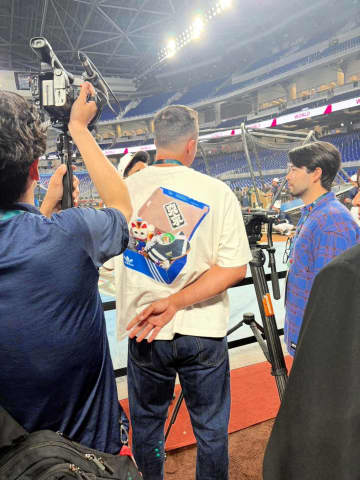 日本の準々決勝試合前にヌートバー 大谷が笑顔で「大谷パス！」と手招き→熱いハグ WBC投稿に4万超いいね！英語コメも殺到「そのパスほしい」「大谷は周りの人を幸せにする」