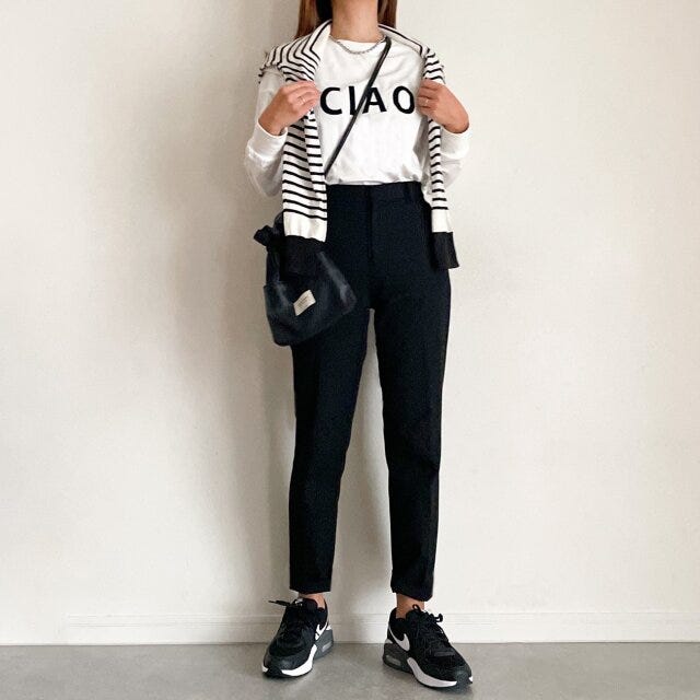 モノトーンコーデ スラックス スニーカー モノトーンコーデ スラックス スニーカー