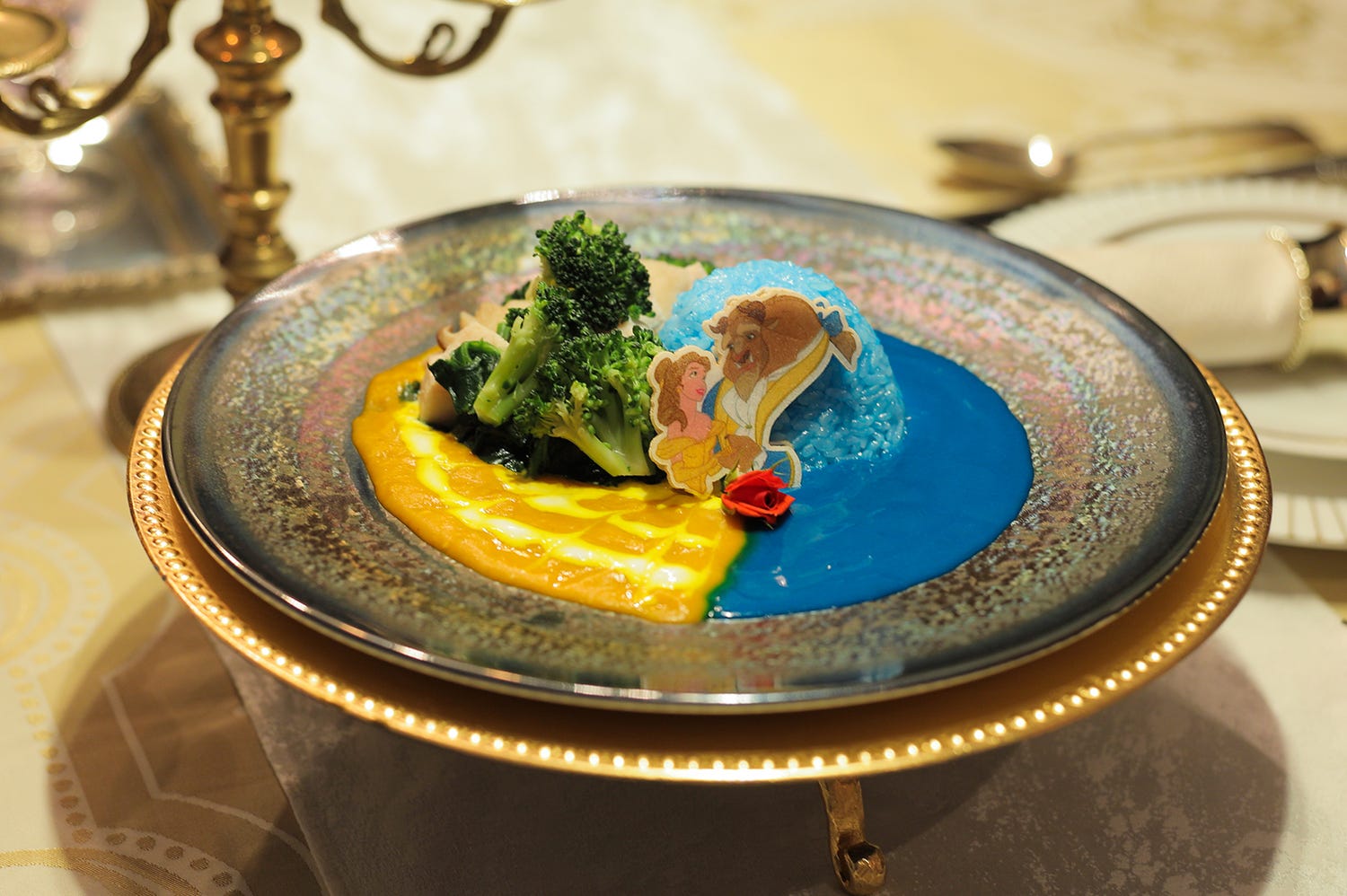 「美女と野獣」OH MY CAFE、東京・大阪・名古屋に限定オープン