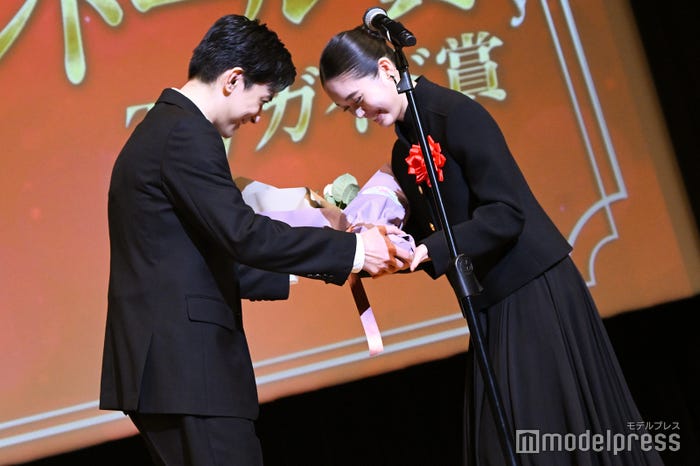 吉沢亮、高石あかり(C)モデルプレス