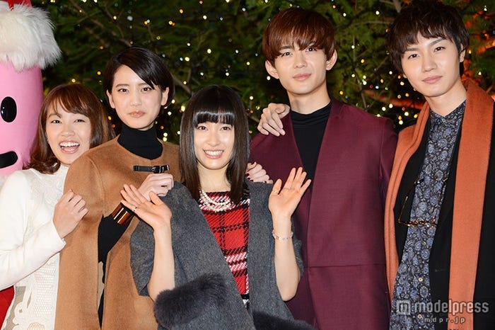 (左から)清水くるみ、山崎紘菜、土屋太鳳、竜星涼、桜田通