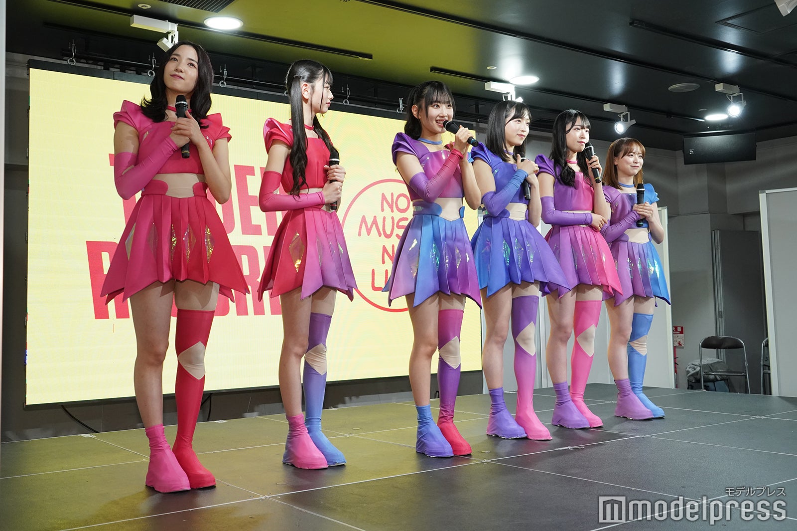 MIU（下尾みう）、ERII（千葉恵里）、SURRY（徳永羚海）、YUI YUI（小栗有以）、NARU（倉野尾成美）、ZUCKY（山内瑞葵）（C）モデルプレス