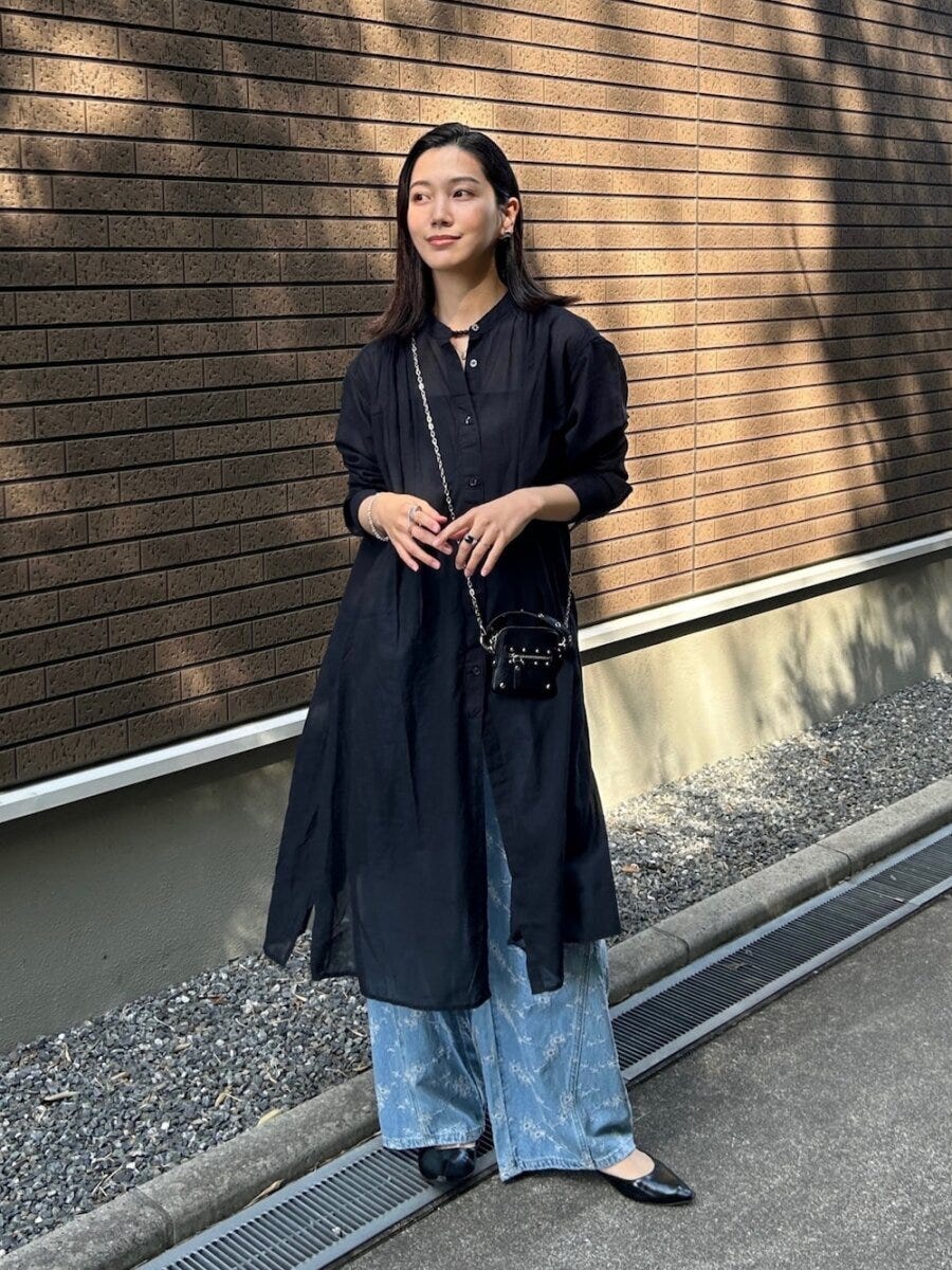 2026初夏大人女性おすすめワイドデニム黒シアーワンピースコーデ
