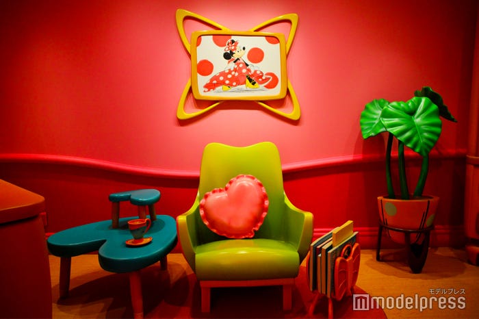 内観/「ミニーのスタイルスタジオ」(C)Disney