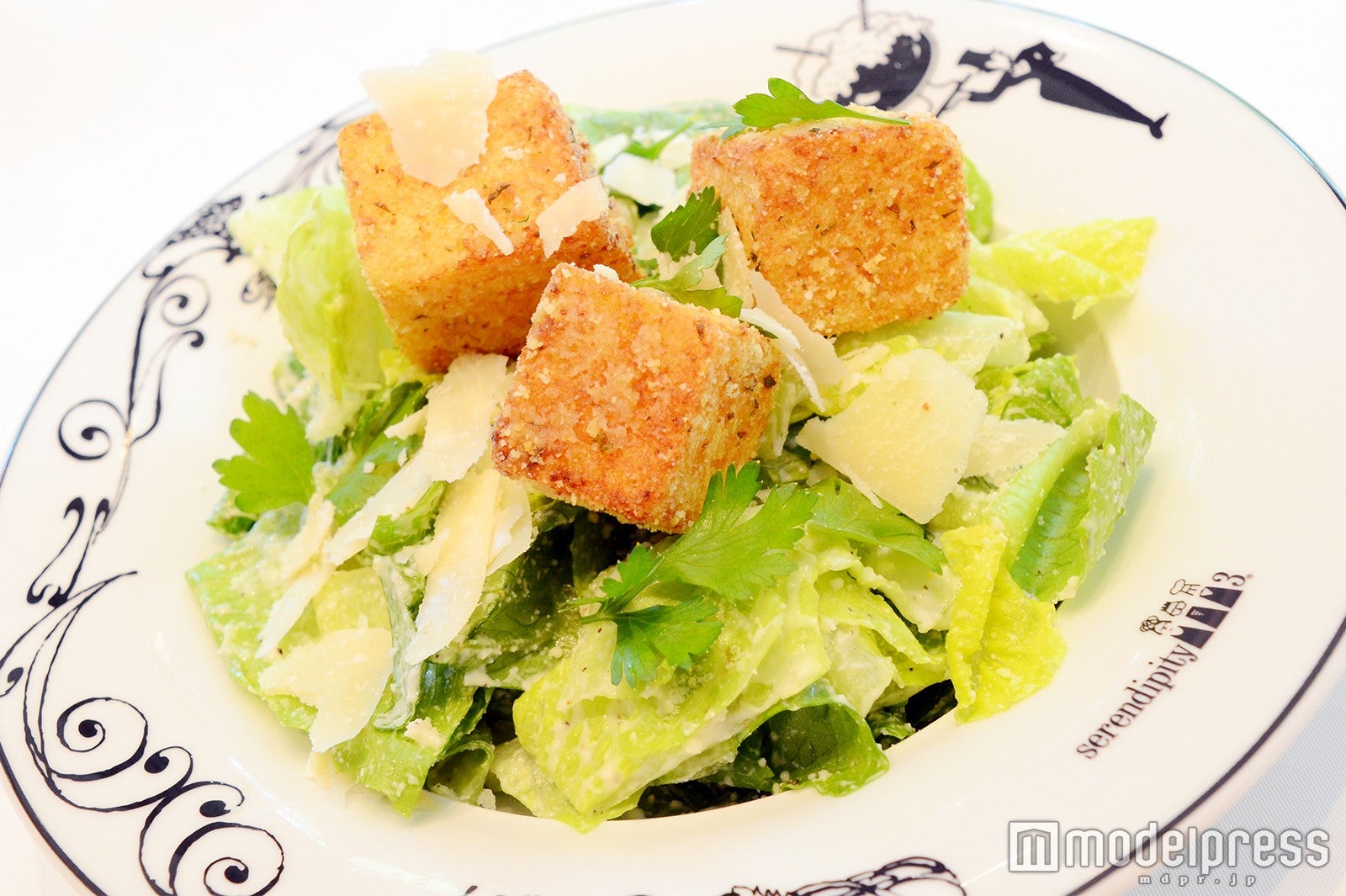 セレンディピティスリー（C）モデルプレス