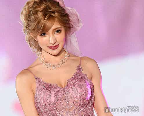 “最強腹筋美女”ゆんころ、鍛え抜いたボディで堂々ランウェイ 美バストもちらり<関コレ2019S/S>