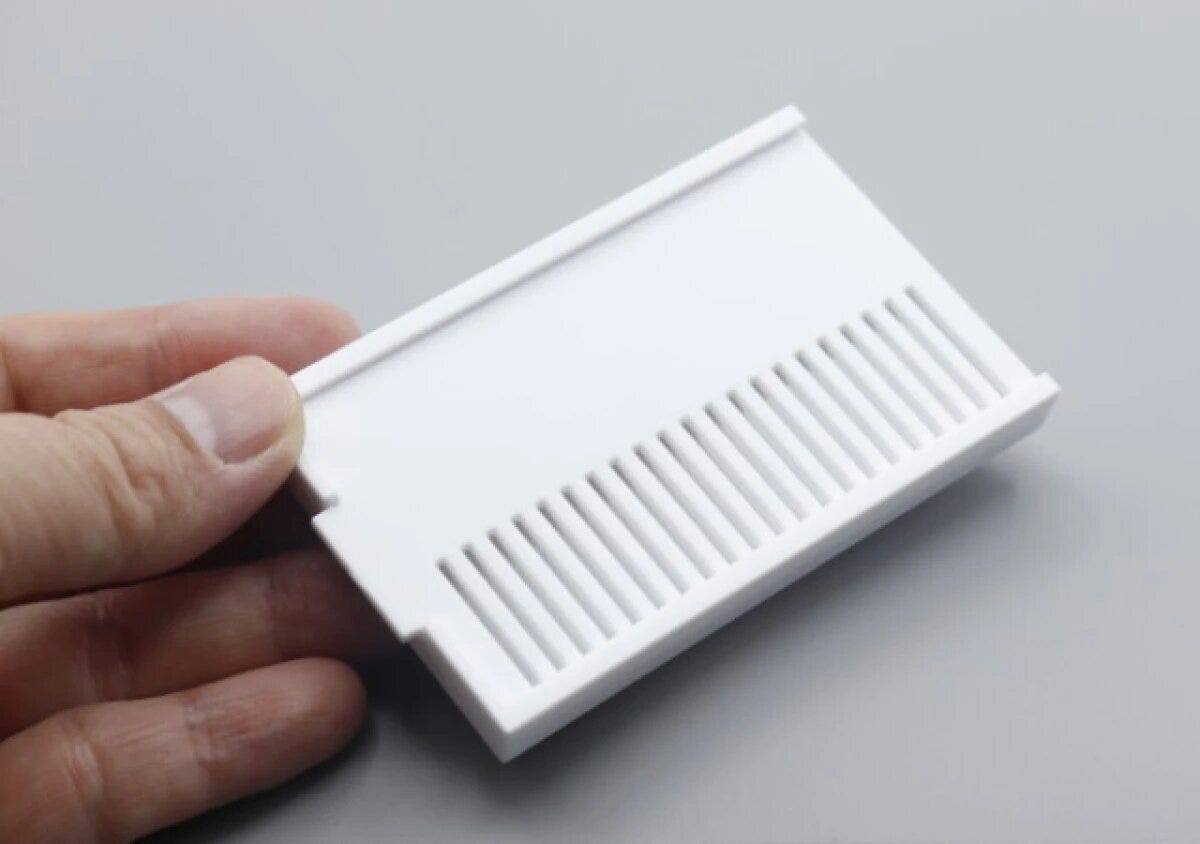 ダイソーのミラーコーム