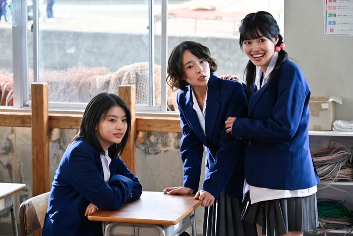 出口夏希、夏目透羽、ゆめぽて「サバ缶、宇宙へ行く」第1話(C)フジテレビ