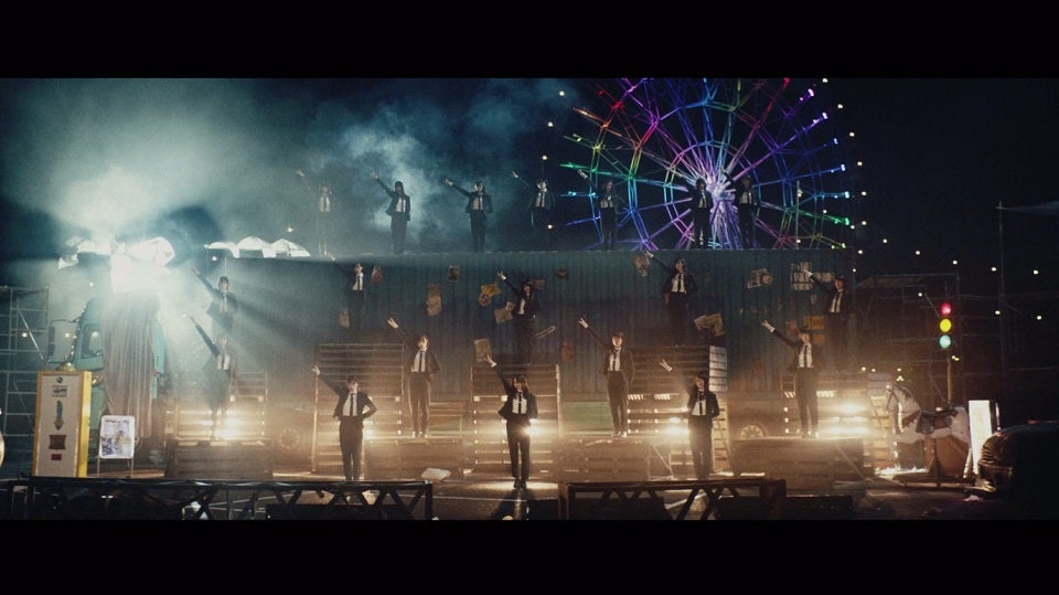 欅坂46「風に吹かれても」MVより（写真提供：ソニー・ミュージックレーベルズ）
