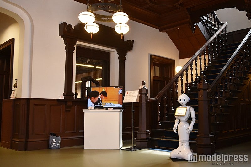 西本願寺伝道院にPepperが（C）モデルプレス