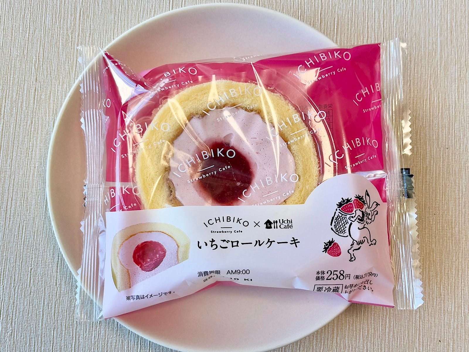 「Uchi Café×ICHIBIKO いちごロールケーキ」279円（税込）