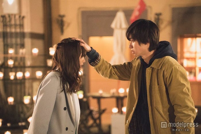 これは憧れる!頭ポン(C)2015 映画「ヒロイン失格」製作委員会