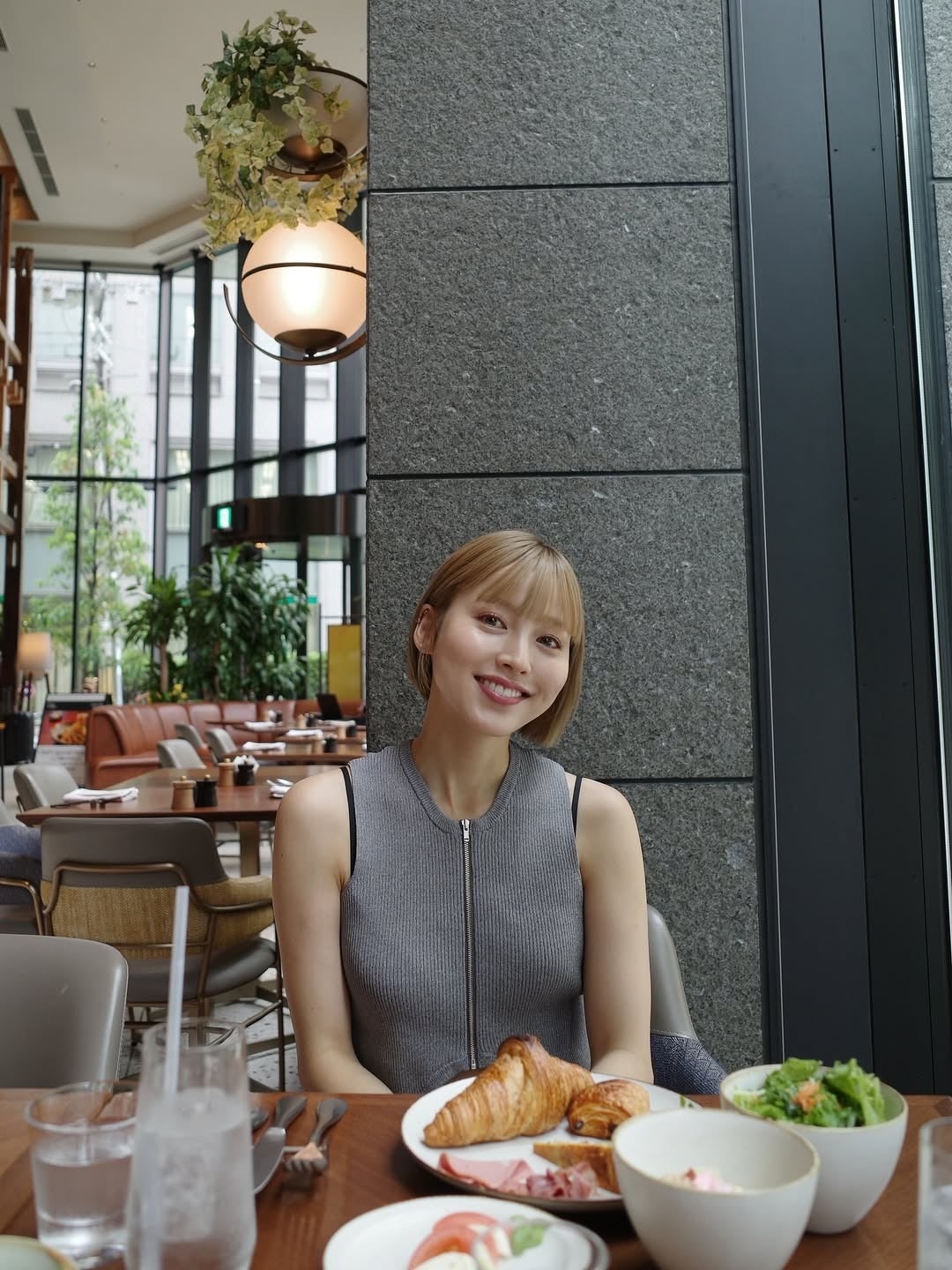 「シャッフルアイランド」ののこ、韓国でのビキニ姿披露「早朝からジムして、モーニングしてプール」