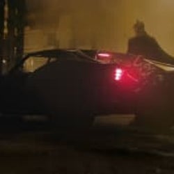 新バットモービルお披露目!ロバート・パティンソン主演『ザ・バットマン』