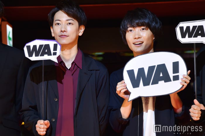 左から:佐藤健、神木隆之介 (C)モデルプレス