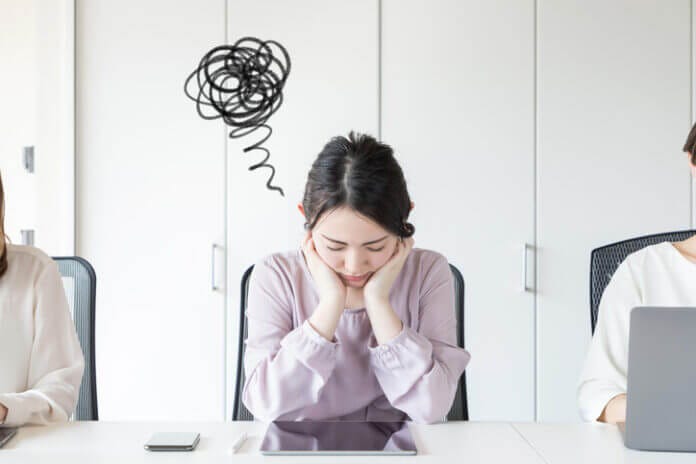 社会人に聞いた、だらしなく見える女性の特徴~中身編~