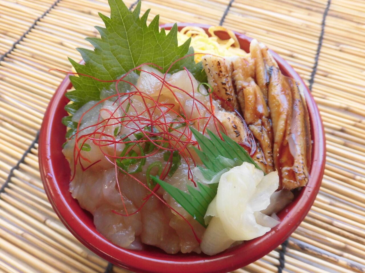 ヒラメと穴子の常磐もの丼／画像提供：ジャパン フィッシャーマンズ フェスティバル実行委員会