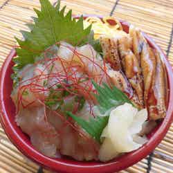 ヒラメと穴子の常磐もの丼／画像提供：ジャパン フィッシャーマンズ フェスティバル実行委員会