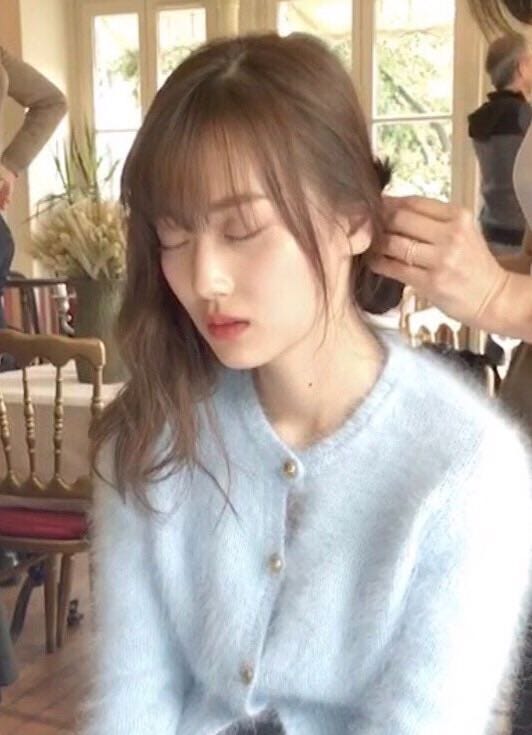 山下美月、ヘアセット中もすやすや(提供写真)